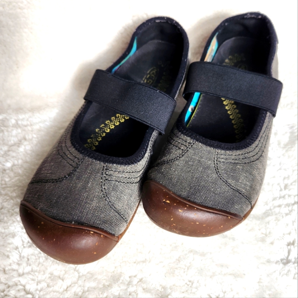 Keen Sienna Mary Jane's Women's Size 8 1/2.